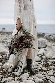 Bohemian Goddess Wedding Dress Black Combat Boots Edgy Bridal Bouquet Image By Wianda Bongen Chernye Svadby Svadebnye Fotografii Chyornoe Svadebnoe Plate