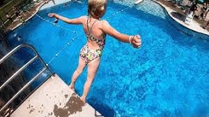 It has been home to english royalty for almost 1000 years. Swimmingpool Youtube