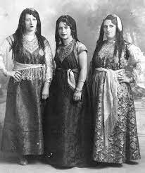 Oranaises D Antan Fin Du 19eme Siecle Jewish Women Jewish Woman Clothing Traditional Dresses