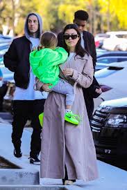 Keeping up with the kardashians star kourtney kardashian is feeling the love from boyfriend travis posted the gushing tribute on instagram. Kourtney Kardashian Rumored Fling Travis Barker Reunite For Workout Hollywood Life