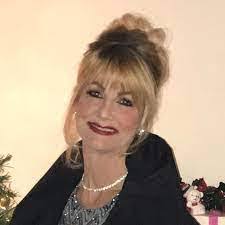 Rosalie Mackey's Instagram, Twitter & Facebook