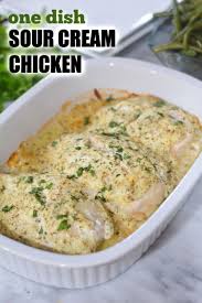 One Dish Sour Cream Chicken Easy Weeknight Dinner That The Entire Family Will Enjoy 10 Minut Sour Cream Chicken Cream Chicken Recipes Best Chicken Recipes
