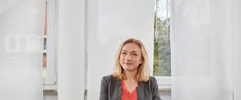 Actors on a set or a spaceship) with a background image (e.g. Dr Friederike Mattes Anwaltskanzlei Esslingen