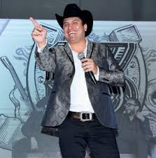 Alberto lizárraga, luego se integro a la banda ms y por último a la banda tierra blanca. Julion Alvarez Denuncia Cuentas Falsas A Su Nombre