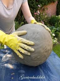 Heute Wird S Kreativ Betonkugel Selbstgemacht Verlosung In 2020 Betonkugeln Betonkugel Selber Machen Gartendeko Selbstgemacht
