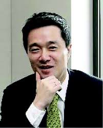 Surface-enhanced Raman scattering-based detection of hazardous chemicals in  various phases and matrices with plasmonic nanostructures