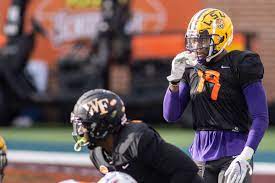 He finished third on defense with 58 tackles (6.5 for loss) and 3 interceptions in just 10 games. Pntxfwnlamxv4m