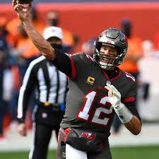 Latest on tampa bay buccaneers quarterback tom brady including news, stats, videos, highlights and more on espn. Chris Simms Ranks Bucs Qb Tom Brady No 10 On Top 40 List Bucs Nation