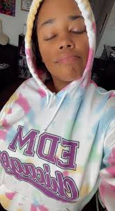 Hey friends ✨ I'm baack with my mushy pashmina hoodies 🌈🍄just in time for  EDCLV and dancing all night under the electric sky!! 🌼 They're cozy,  lightweight, and handmade 🤍 Would mean