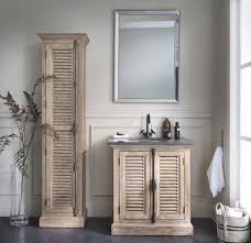 Colonne suspendue 135cm jupiter, tendance bois pour le côté intemporel, elle complètera parfaitement votre salle de bain. Meuble Colonne De Salle De Bains 1 Porte En Pin Recycle Grise Maisons Du Monde
