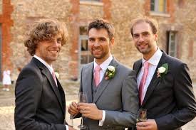 Si le rose est foncé, la cravate peut être combinée avec une chemise noire. Cravate Rose Pour Le Marie Et Ses Temoins Costume Mariage Mariage Marie