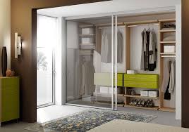 Begehbarer kleiderschrank nach maß √ passgenau √ individuell √ genau nach den wunschvorstellungen konfiguriert. Holz Begehbarer Kleiderschrank Mit 4 Schubladen Und Schuhregal Idfdesign