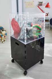 Ces Boites De Rangement En Plexi Sont Empilables Et Peuvent Etre Montees Sur Roulettes Super Pratique Dans La Cha Boite De Rangement Rangement Idee Rangement