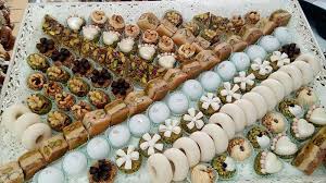En Photos Des Idees Pour Disposer Vos Hlow El Aid Gateaux Marocain Cuisine Patisserie
