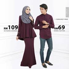 Baju batik menjadi seragam sekolah dan pakaian seragam kantor. Baju Raya Set Couple Kurung Moden Muslimah Fashion Two Piece On Carousell