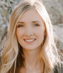 Kara Skinner's Instagram, Twitter & Facebook