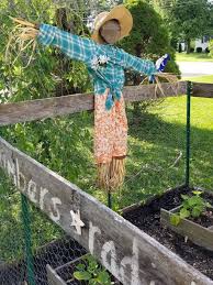 20 Fabulous Garden Scarecrow Ideas Scarecrows For Garden Scarecrow Diy Garden Furniture