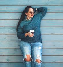 Per le taglie comode da donna abbiamo selezionato, tra le linee dei migliori brand, capi di qualità e pregio per vestire al meglio le curve. Outfit Curvy Trova Il Tuo Look Sopra La Taglia 50 Bantoa