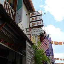 Una strada coperta attraversa jalan petaling, è jalan hang lekir interamente occupata da un mercato coperto alimentare. Nancy S Kitchen Near Jonker Street On Jalan Hang Lekir Picture Of Nancy S Kitchen Restaurant Melaka Tripadvisor