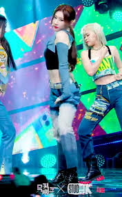 Pin By Rose Park Mia On Chae Sisters Itzy My Books Concert