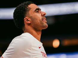 NBA suspende de por vida a Jontay Porter por violar reglas de apuestas