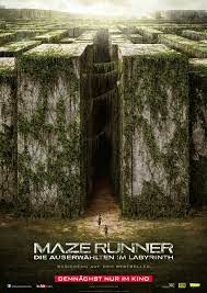 Bald erkennt er, dass er in einem labyrinth gefangen ist. Labyrinth Yzordderrexxiii