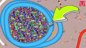 That is, you will find a way for your snake to get bigger and avoid the dangers of external factors. 1000k Worms Vs Top Slither Snake Worms Zone Io Mobile U S Worm Gamer Youtube