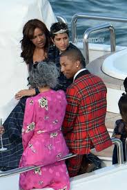 Helen And Pharrell Williams Seated On A Boat With Their Mothers Hipster Mens Fashion Celebrity Weddings Pharrell Williams
