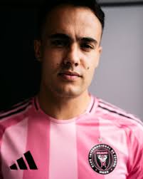 A new chapter begins. 💗🖤