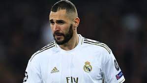 Benzema je dobio udarac u koleno nakon čega je ostao na zemlji, a još uvek nema napadač real madrida karim benzema je doživeo povredu na pripremnoj utakmici za evropsko prvenstvo. Karim Benzema Officially Signs Contract Extension At Real Madrid 90min