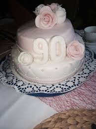 Geburtstagskuchen Fur Die Oma Zum 90 Geburtstag Geburtstag Dessert Ideen Geburtstag Kuchen