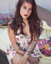 Y cada una de sus fotos tiene cientos de miles de likes y un. Denise Rosenthal