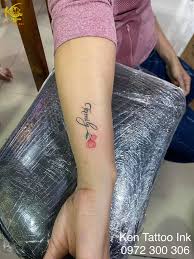 Xăm chữ ý nghĩa có hoa bỉ ngạn : Hinh XÄƒm Hoa Chá»¯ Ä'áº¹p Y NghÄ©a 3 Ken Bien Hoa Tattoo Bien Hoa Tattoo