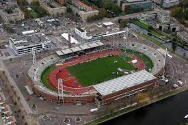 Ajax in het olympisch stadion. Olympisch Stadion Amsterdam 2 Keer Ajax Feyenoord Bezocht Stenen In De Bus Mogen Vangen Football Stadiums Arena Stadium Football