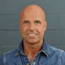 Lee Bock's Instagram, Twitter & Facebook