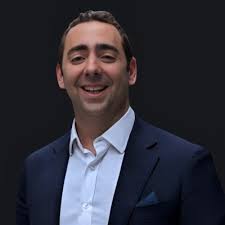 Daddy, did you win? Was the first question both my kids asked in my family  post marathon interview. 😂 While I definitely didn't win, I feel a HUGE  sense of achievement in