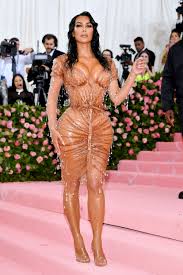 Kim kardashian west made a splash on the met gala red carpet monday night — literally. Met Gala 2019 Kim Kardashian Looks Like A Wet Raindrop Queen