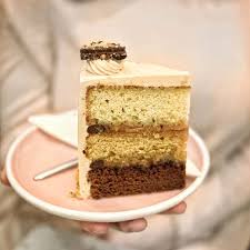 Food 3 Etages De Gourmandises Biscuit Vanille Biscuit Caramel Biscuit Chocolat Quelle Saveur Caramel Biscuits Pastry Cake Caramel Cake