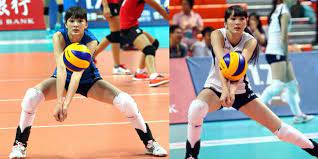 Dalam permainan bola voli, gerakan passing merupakan gerakan yang bertujuan untuk menerima, menahan, atau mengendalikan bola dari pemain lain. Cara Melakukan Passing Atas Dan Bawah Bola Voli Yang Benar Freedomsiana