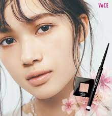 夕方の 目元くすみ対策 はアイシャドウの色選びがキモ 河津美咲 ビューティニュース voce ヴォーチェ 美容雑誌 voce 公式サイト トレンドメイク ヘアメイク 目元 くすみ
