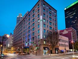 Based in atlanta, earn and his cousin alfred try to make their way in the world through the rap scene. Downtown Atlanta Hotels Near Georgia Aquarium Holiday Inn Express Suites Atlanta Downtown