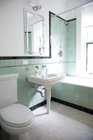This lovely bathroom from littlefarmhouseontaylor features a wood beadboard that adds a lot of visual interest to the space. Mint Green Bathroom Salle De Bain Retro Idee Salle De Bain Salle De Bain Art Deco