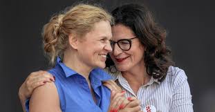 „Pan się wstydzi pytać, a ja odpowiadać”. Prof. Izdebski o usuwaniu seksu z edukacji zdrowotnej