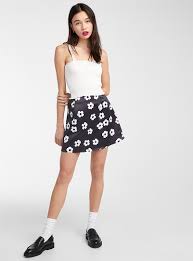 (4) little son doing mommy Minijupes Et Jupes Courtes Pour Femme Simons Canada