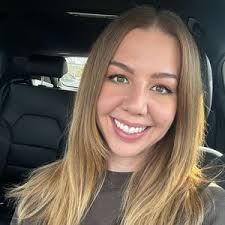 Bridget Casey's Instagram, Twitter & Facebook