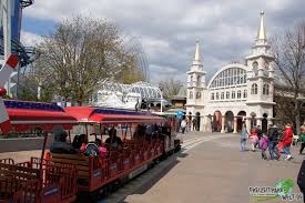 Schon nach wenigen minuten hat uns dieses land verführt…das rosa tor zum russischen dorf prahlt mit goldenen kuppeln. Panoramabahn Europa Park Freizeitpark Welt De