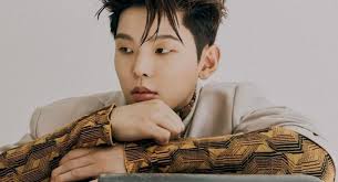 Paul Kim anuncia seu casamento com uma carta em seu website oficial