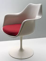 Saarinen Tulip Arm Svivel Chair By Knoll Int By Eero Saarinen For Sale Iconic Furniture Design Furniture Design Chair Design