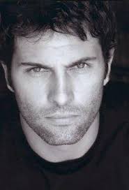 Splay veb-saytida mavjud filmlarda o'ynagan aktyorlar, rejissyorlar va  prodyuserlar