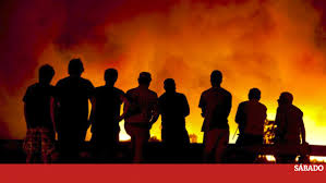 Nove concelhos dos distritos de faro, santarém, portalegre, castelo branco e guarda apresentam hoje risco máximo de incêndio, segundo o instituto português do mar e da atmosfera (ipma). Lesados Do Incendio De 2012 Em Tavira Recorrem De Sentenca Que Nega Indemnizacao Portugal Sabado
